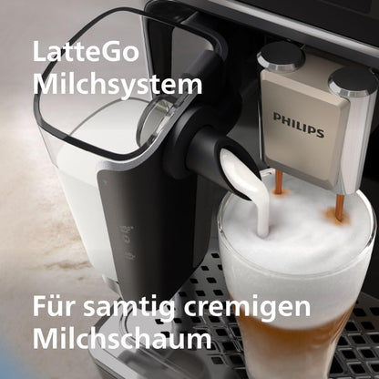 Philips Serie 5500 Kaffeevollautomat – LatteGo Milchsystem, 20 heiße und kalte Kaffeespezialitäten, 40% leiser mit SilentBrew, QuickStart, Schwarz und Silber (EP5546/70)