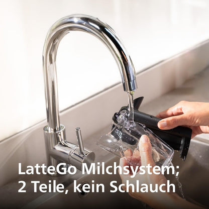 Philips Serie 5500 Kaffeevollautomat – LatteGo Milchsystem, 20 heiße und kalte Kaffeespezialitäten, 40% leiser mit SilentBrew, QuickStart, Schwarz und Silber (EP5546/70)